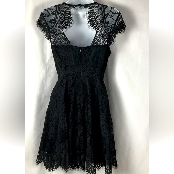 BB Dakota Black Lace Women’s  Dress Size 2‎  Fully Lined Cap Sleeve Fringe Hem - Picture 2 of 15